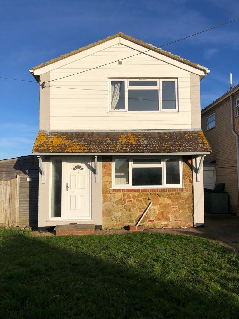 Lot: 28 - LINK-DETACHED THREE-BEDROOM HOUSE FOR REDECORATION - Front of property